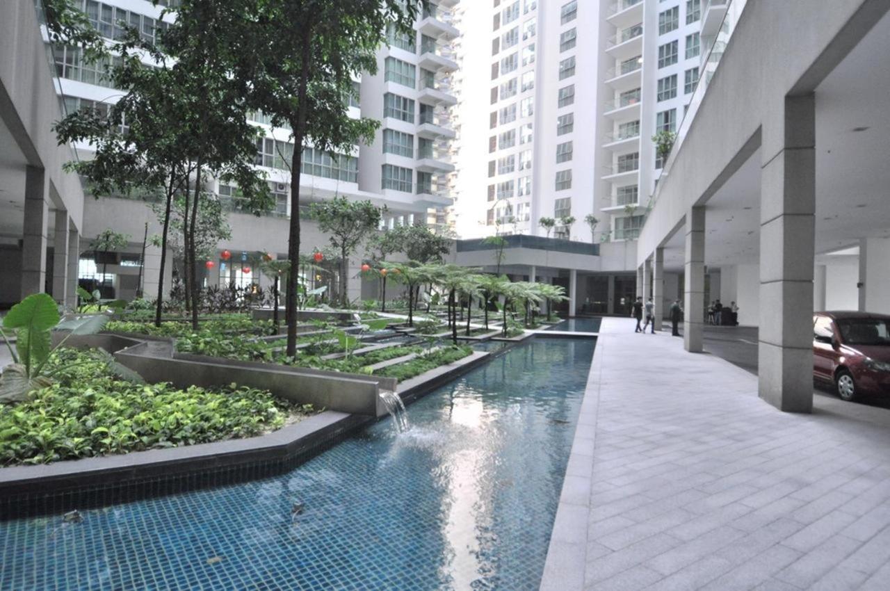 Klcc Inifinity Pool - The Regalia Residences & Suites By Kl Minsu Kuala Lumpur Exteriör bild