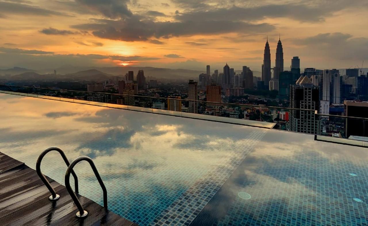 Klcc Inifinity Pool - The Regalia Residences & Suites By Kl Minsu Kuala Lumpur Exteriör bild