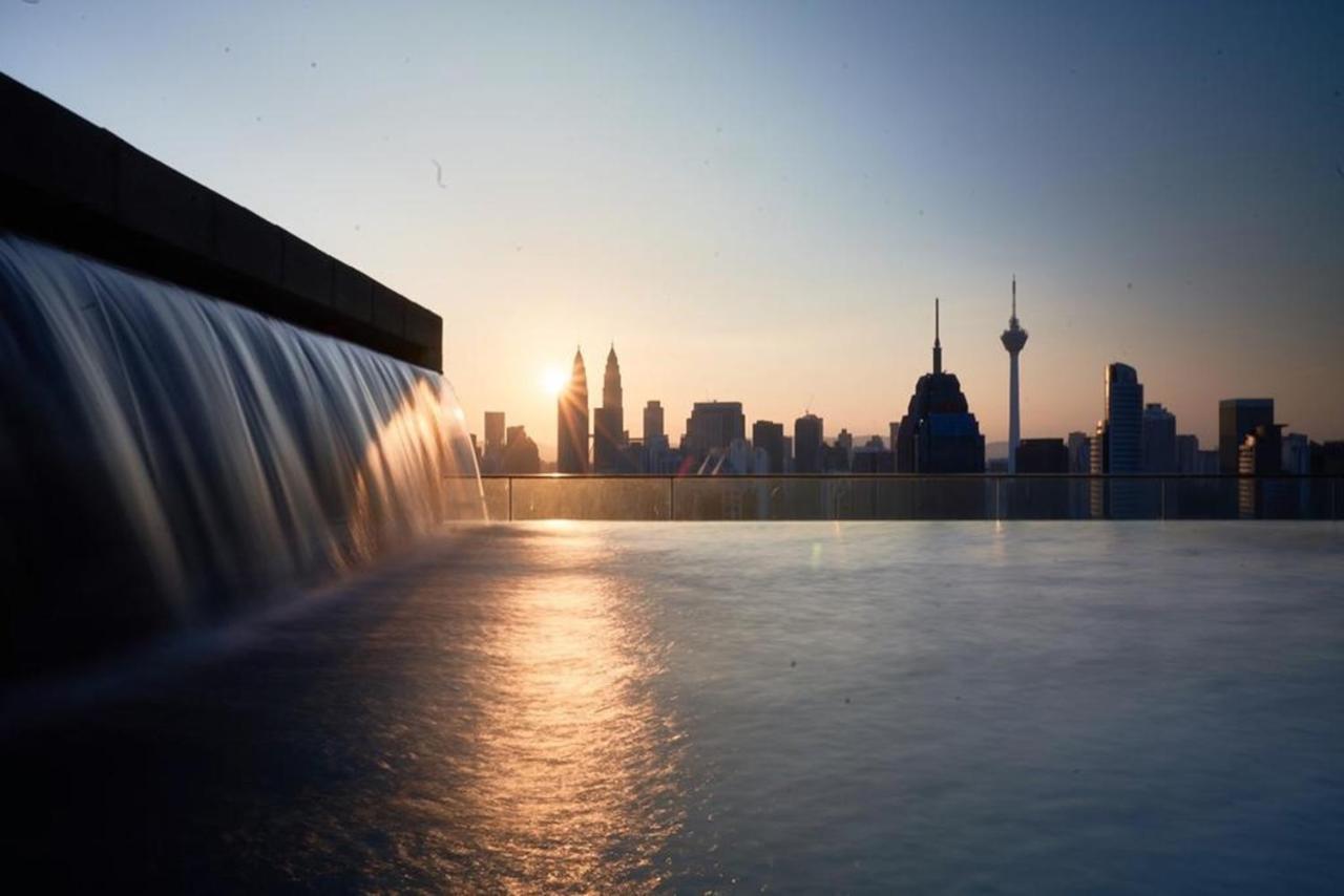 Klcc Inifinity Pool - The Regalia Residences & Suites By Kl Minsu Kuala Lumpur Exteriör bild